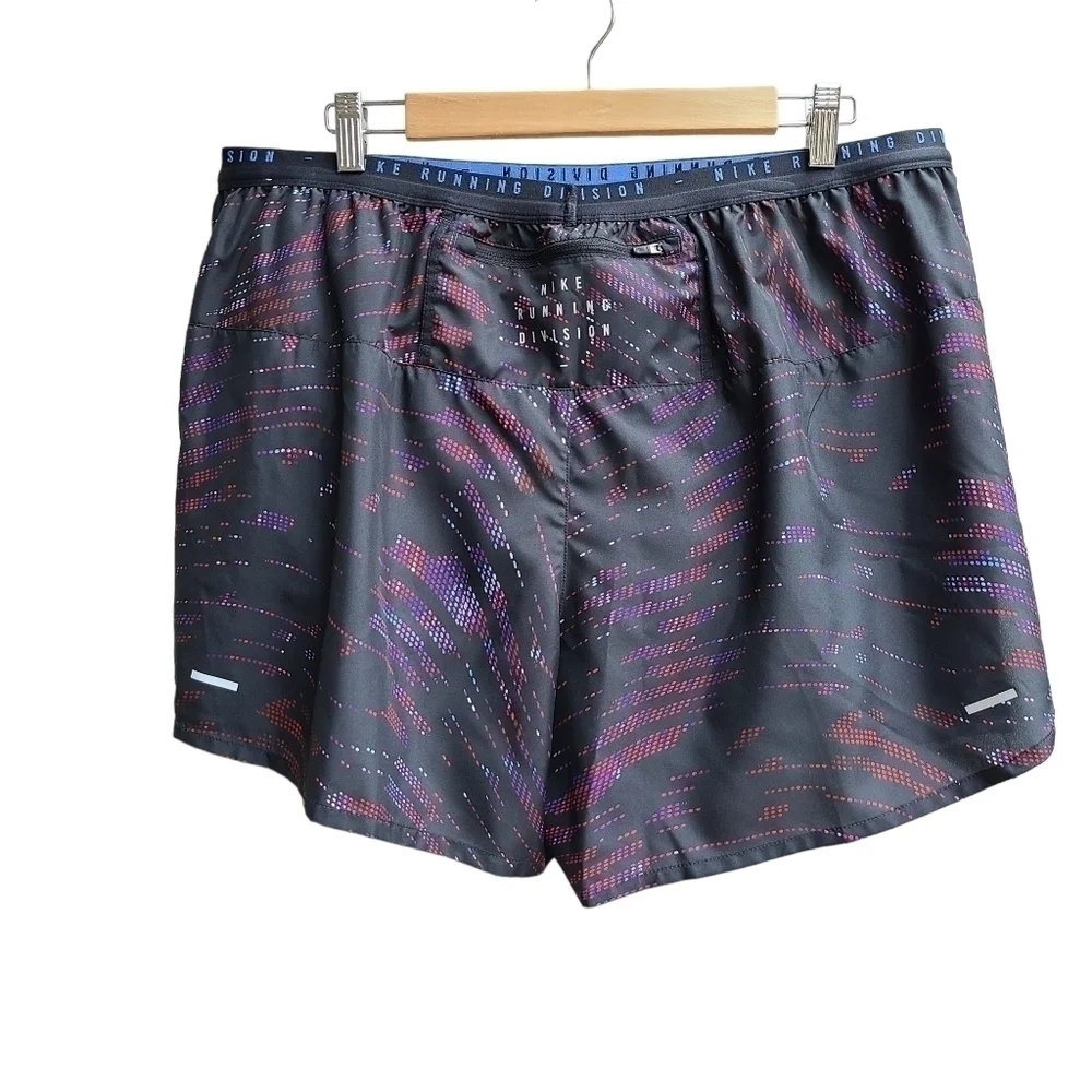 NWT Nike Run Division Stride 5
